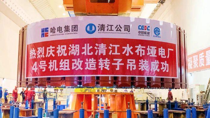 3、水布埡電廠4號機組轉子吊裝（向睿 攝）